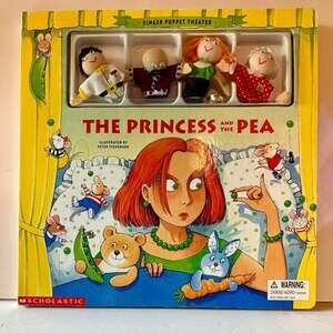 The Princess and the Pea Finger Puppet Theater Book Set